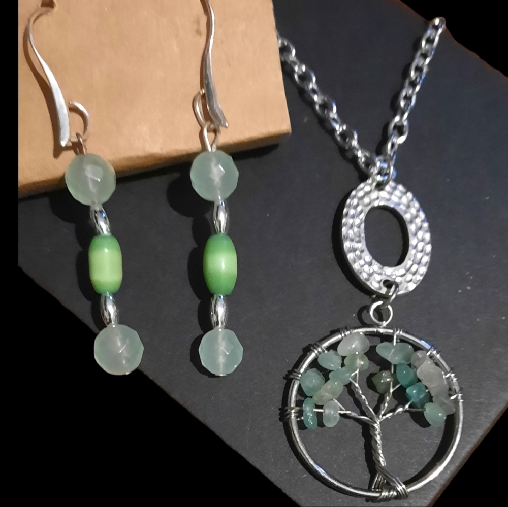 NWT Crystal Tree of Life necklace and beaded earrings Gemstone Set